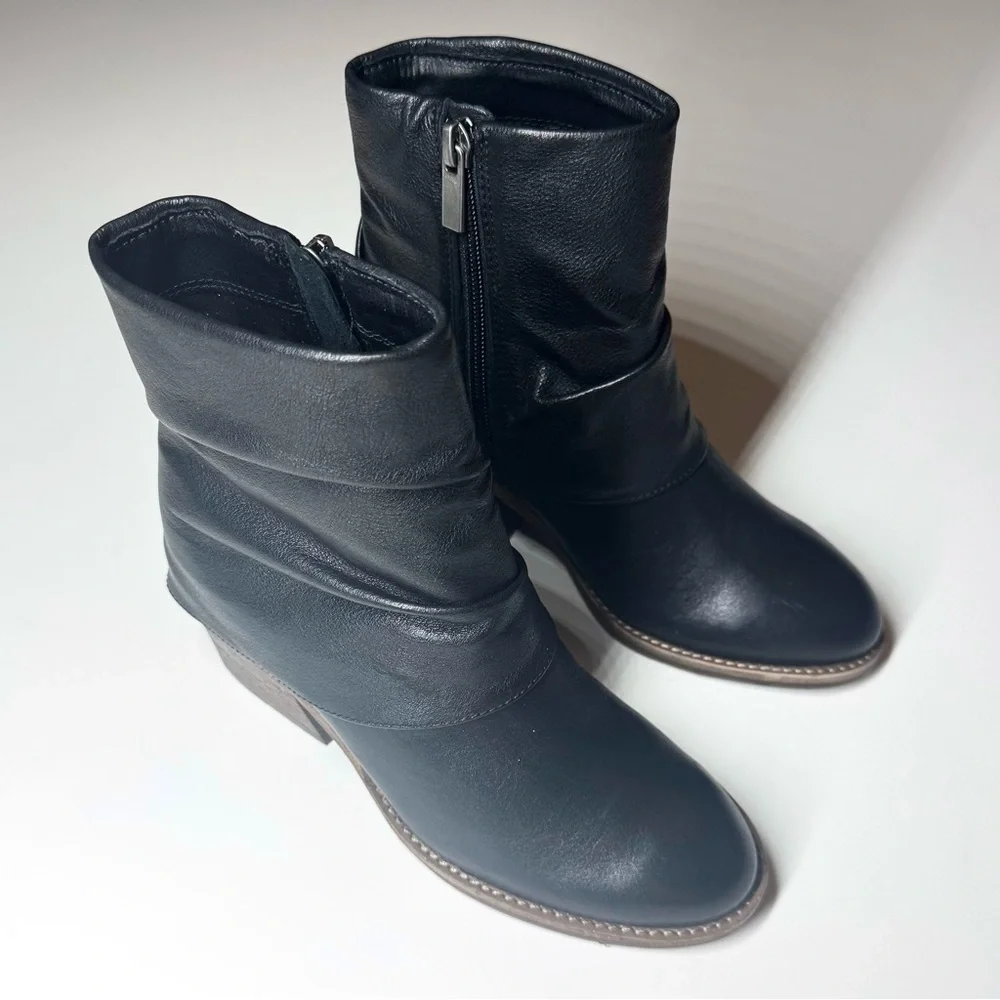 Earth Women’s Savvy Block Black Heel Ruched Casual Booties Size- 5 M